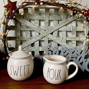 Rae Dunn sugar and creamer set